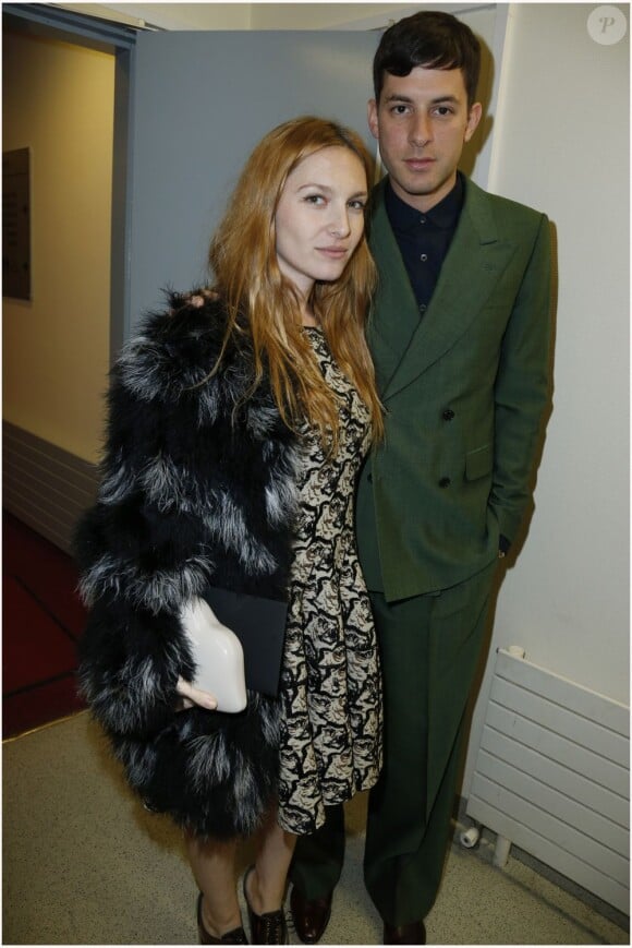 Joséphine De La Baume et son mari Mark Ronson assistent au défilé de lingerie Etam à la Bourse du Commerce. Paris, le 26 février 2013.
