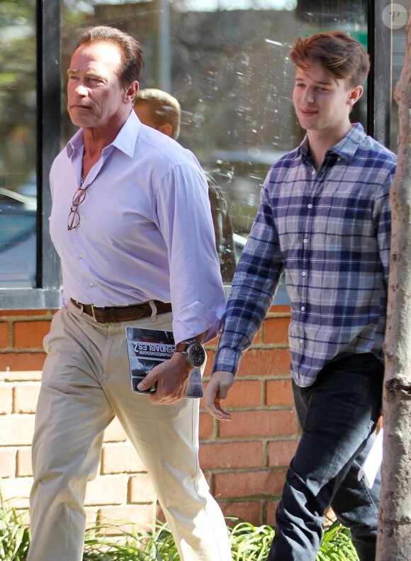 Exclu - Arnold Schwarzenegger et son fils Patrick vont déjeuner au restaurant à Brentwood, le 11 février 2013.