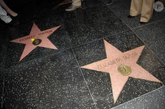 L'inauguration de l'étoile en l'honneur de Richard Burton sur le Walk of Fame à Hollywood le 1er mars 2013, située près de celle d'Elizabeth Taylor