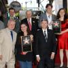 Tom LaBonge, Maria Burton, Leron Gubler, Lord David Rowe Beddoe Morgan Ritchie et Charlotte Ritchie lors de l'inauguration de l'étoile en l'honneur de Richard Burton sur le Walk of Fame à Hollywood le 1er mars 2013