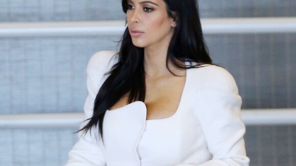 Kim Kardashian, enceinte : Elle rejoint Kanye West à Paris pour la Fashion Week