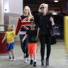 Gwen Stefani et ses fils Kingston et Zuma lors d'une virée shopping à Studio City, le 2 mars 2013.