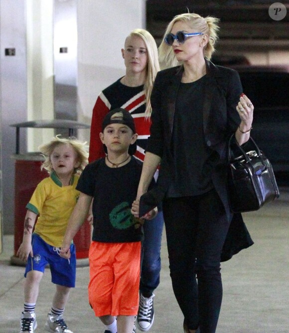 Gwen Stefani et ses fils Kingston et Zuma lors d'une virée shopping à Studio City, le 2 mars 2013.