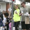 La belle Heidi Klum, accompagnée de son petit ami Martin Kristen, emmène ses enfants Leni, Henry, Johan et Lou prendre un café à Beverly Hills, le 3 mars 2013.