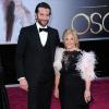 Bradley Cooper et sa mère Gloria Cooper lors de la cérémonie des Oscars à Los Angeles le 24 février 2013
