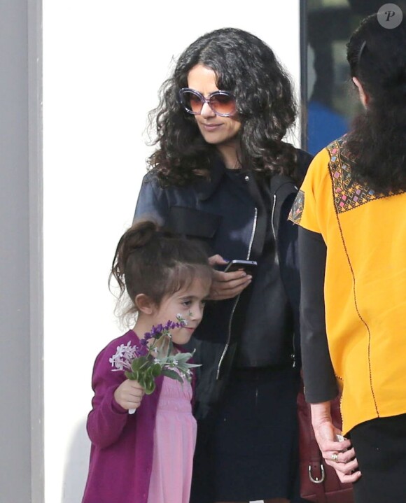 Exclusif - Salma Hayek et sa fille Valentina vont déjeuner avec des amis à Venice, Los Angeles le 3 mars 2013