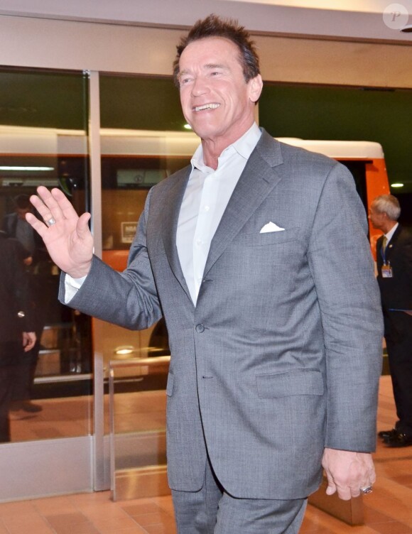 Arnold Schwarzenegger arrive à l'aéroport Narita au Japon, le 20 février 2013.