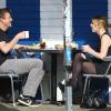 Le comédien Jason Segel déjeune avec une mystérieuse blonde au restaurant Swingers à West Hollywood, le 4 mars 2013