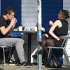 Le récemment célibataire Jason Segel déjeune avec une mystérieuse blonde au restaurant Swingers à West Hollywood, le 4 mars 2013