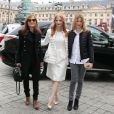 Isabelle Huppert, Jessica Chastain et Marie-Josée Croze arrivent à l'Espace Vendôme pour assister au défilé Moncler Gamme Rouge automne-hiver 2013-2014. Paris, le 6 mars 2013.
