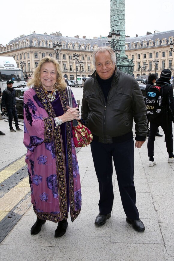 Marta Marzotto et Massimo Gargia arrivent à l'Espace Vendôme pour assister au défilé Moncler Gamme Rouge automne-hiver 2013. Paris, le 6 mars 2013.