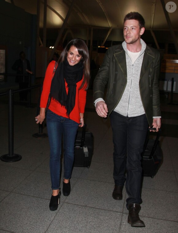 La jolie Lea Michele et Cory Monteith de la série Glee, à l'aéroport de New York le 06 mars 2013.