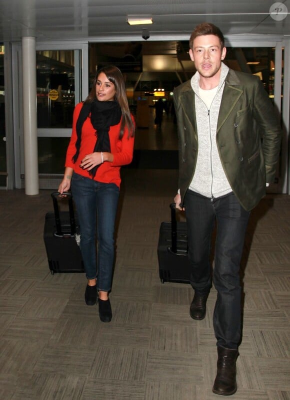 Lea Michele et son chéri Cory Monteith de la série Glee, à l'aéroport de New York le 06 mars 2013.