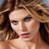 Maryna Linchuk pour Victoria's Secret.