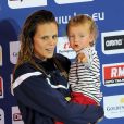 Laure Manaudou et sa fille Manon lors des championnats d'Europe petit bassin du 24 novembre 2012 à Chartres