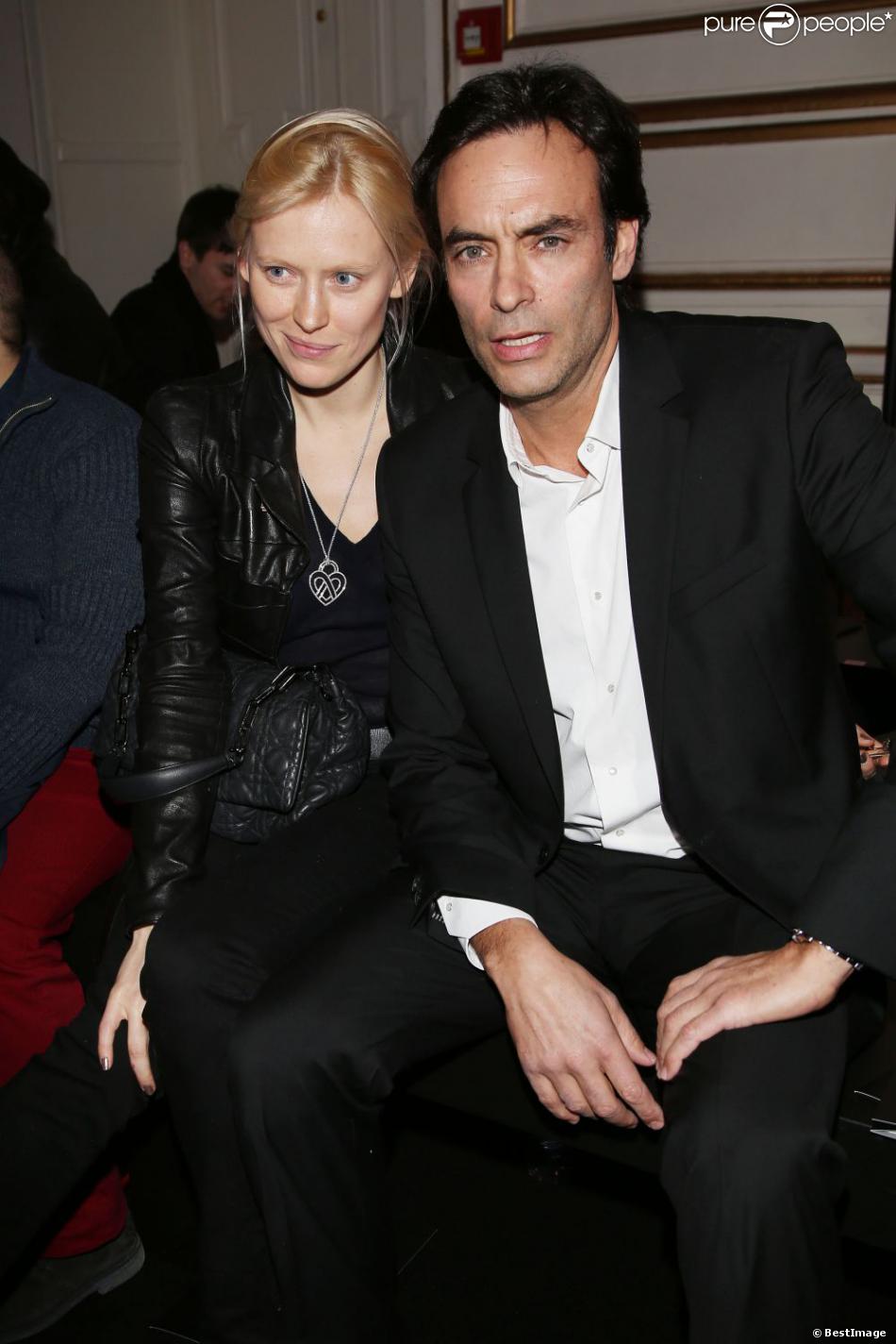 Anthony Delon et Anna Sherbinina assistent au défilé Jitrois à l&#039;hôtel Saint James &amp;amp; Albany. Paris, le 6 mars 2013.