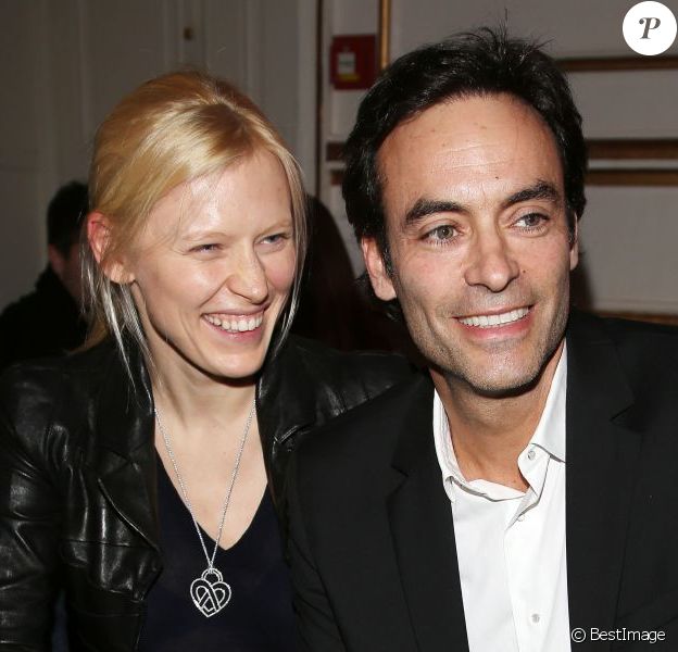 Anthony Delon et Anna Sherbinina, souriants lors du défilé Jitrois à l'hôtel Saint James & Albany. Paris, le 6 mars 2013.