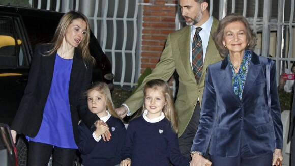 Letizia et Felipe d'Espagne: Avec leurs adorables princesses au chevet du roi