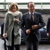 François Hollande et Valérie Trierweiler lors d'une rencontre avec l'association Force Femmes à l'occasion de la Journée internationale des droits des femmes à Paris le 8 mars 2013