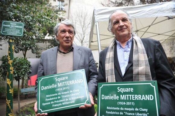 Gilbert Mitterrand et Jean Christophe Mitterrand à l'inauguration du square Danielle Mitterrand au 20 rue de Bievre à Paris le 8 mars 2013.