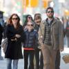 Julianne Moore avec son mari Bart Freundlich et leur fille Liv Helen Freundlich, à New York, le 9 mars 2013.