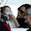 Victoria Beckham avec sa fille Harper au Parc des Princes à Paris le 9 Mars 2013.
