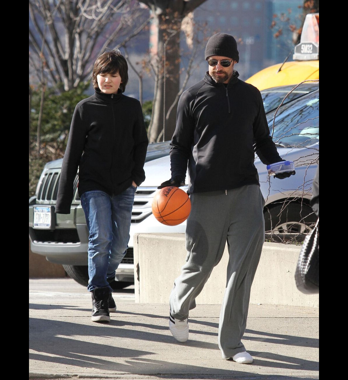 Photo Hugh Jackman va faire du basket avec son fils aîné Oscar à New