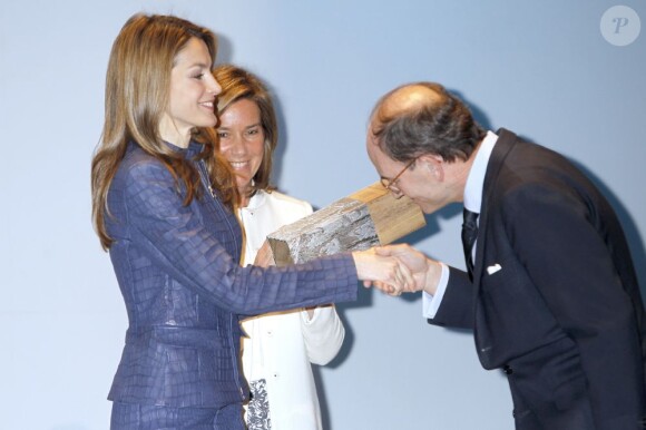 La princesse Letizia d'Espagne lors de la remise des Prix Discapnet de la Fondation ONCE à Madrid, le 11 mars 2013.