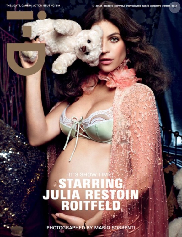 Julia Restoin Roitfeld enceinte en couverture du magazine I-D (numéro été 2012).