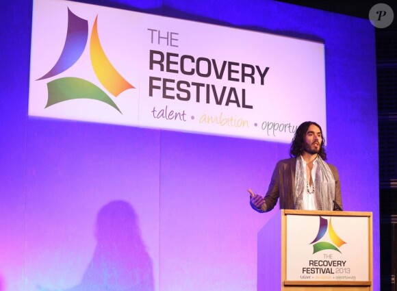 Russell Brand parle du nouveau programme de la fondation Amy Winehouse, à Londres le 12 mars 2013.