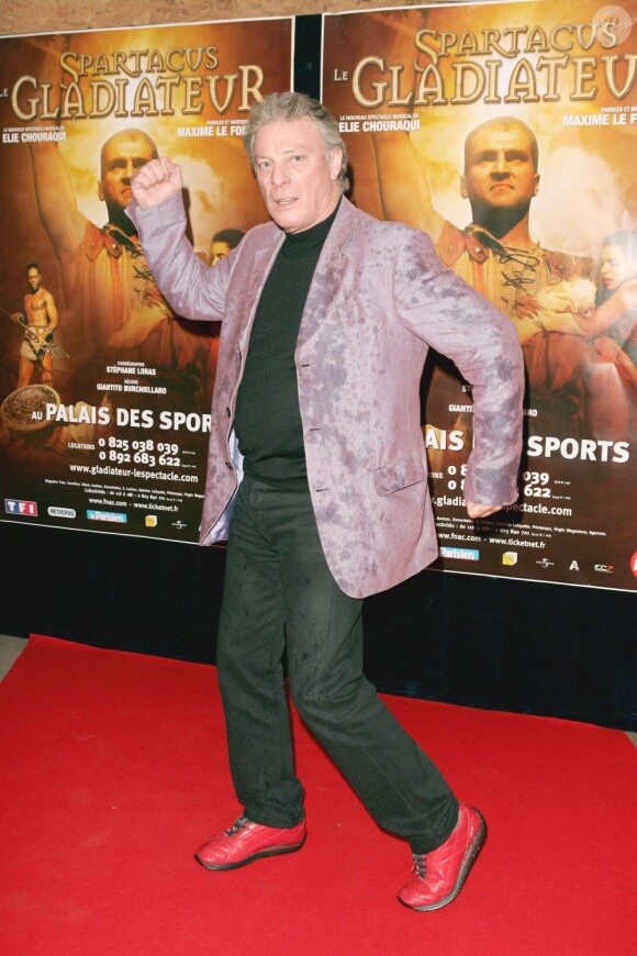 Hebert Léonard à la première de la comédie musicale Spartacus le Gladiateur, au Palais des Sports à Paris, le 13 octobre 2004.