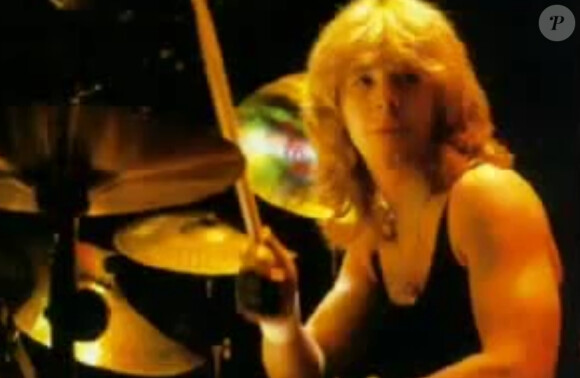 Clive Burr ancien batteur d'Iron Maiden mort dans la nuit du 12 au 13 mars 2013.