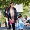 Katie Holmes et sa fille Suri Cruise dans un parc à Brooklyn, New York le 23 septembre 2012