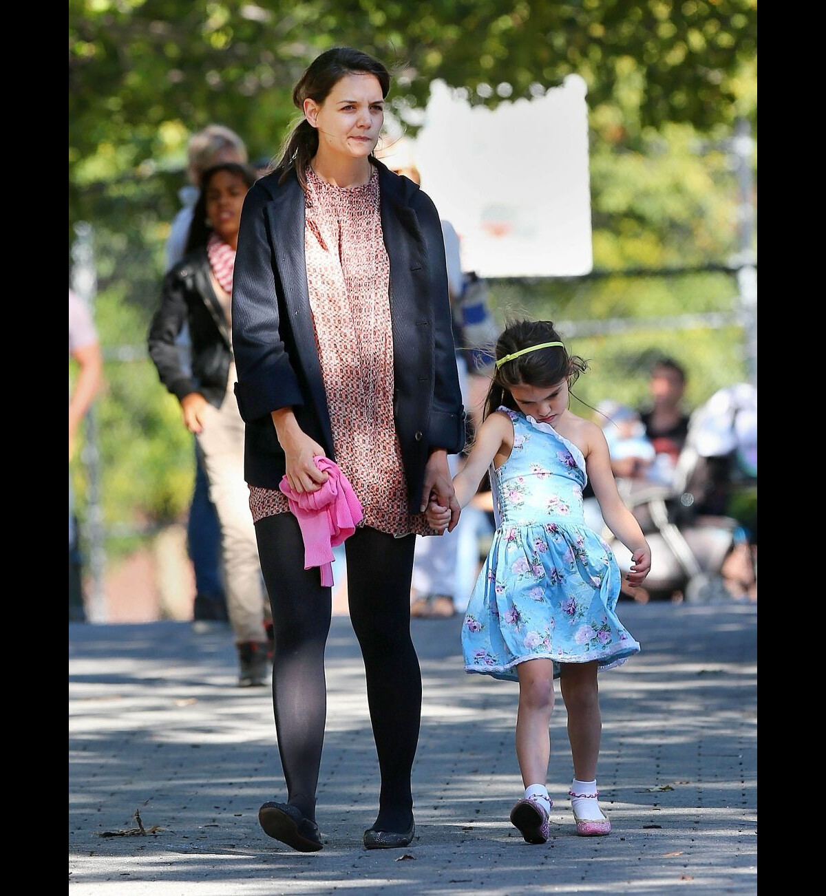 Vidéo Katie Holmes Et Sa Fille Suri Cruise Dans Un Parc à Brooklyn New York Le 23 Septembre 