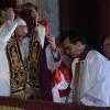 Le cardinal argentin Jorge Mario Bergoglio élu pape le 13 mars 2013, ici au balcon de la Basilique Saint-Pierre à Rome.