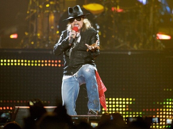 Axl Rose, le leader du groupe américain Guns N' Roses, en concert au New Jersey, le 17 novembre 2011.