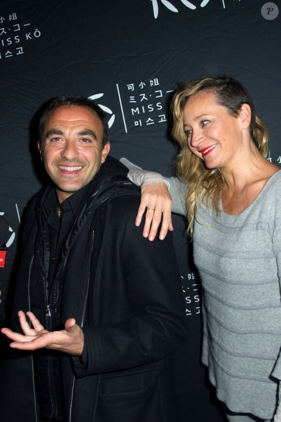 Exclu - Nikos Aliagas et Julie Ferrier lors de l'inauguration du restaurant Miss KÔ dans le 8e arrondissement de Paris. Le 18 mars 2013.