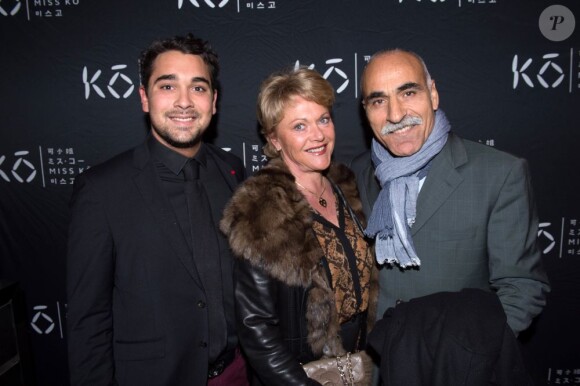 Exclu - (de droite à gauche) Mansour Brahami, accompagnée de sa femme Frédérique et leur fils Antoine lors de l'inauguration du restaurant Miss KÔ dans le 8e arrondissement de Paris. Le 18 mars 2013.