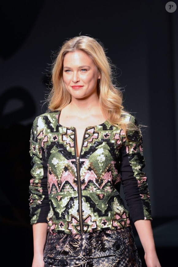 Bar Refaeli a défilé pour Desigual à Barcelone, le 29 Janvier 2013.