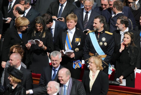 Angela Merkel, la Princesse Maxima des Pays-Bas, le prince Willem-Alexander des Pays-Bas, le prince Felipe d'Espagne, et la princesse Letizia d'Espagne - Investiture du pape Francois sur la place Saint-Pierre de Rome. Le 19 mars 2013  Pope Francis inauguration mass at St Peter's square on March 19, 2013 at the Vatican, Rome, Italy. World leaders flew in for Pope Francis's inauguration mass in St Peter's Square on Tuesday where Latin America's first pontiff will receive the formal symbols of papal power.19/03/2013 - Rome