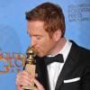 Damian Lewis reçoit le golden Globe du meilleur acteur dans une série dramatique, à Los Angeles le 13 janvier 2013. 