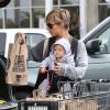Exclu - Elsa Pataky de sortie courses avec sa fille India à Santa Monica le 19 mars 2013.