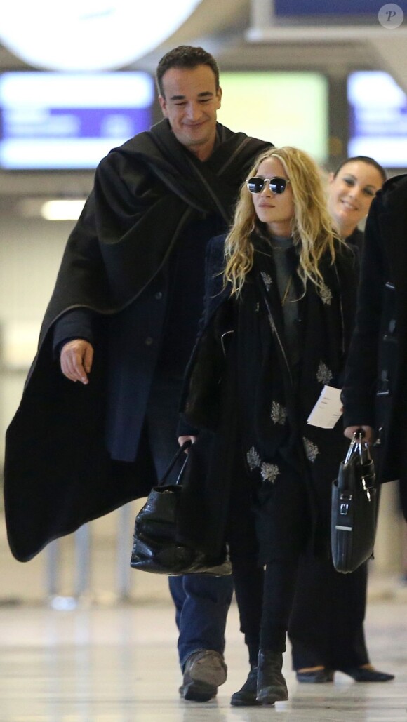 Mary-Kate Olsen et Olivier Sakozy à l'aéroport de Paris Charles-De-Gaulle début janvier 2013
Photo exclusive 
