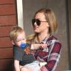 La jolie Hilary Duff emmène son fils Luca à l'atelier Babies First Class à Sherman Oaks, le 20 mars 2013. Le petit Luca a fêté aujourd'hui son premier anniversaire.