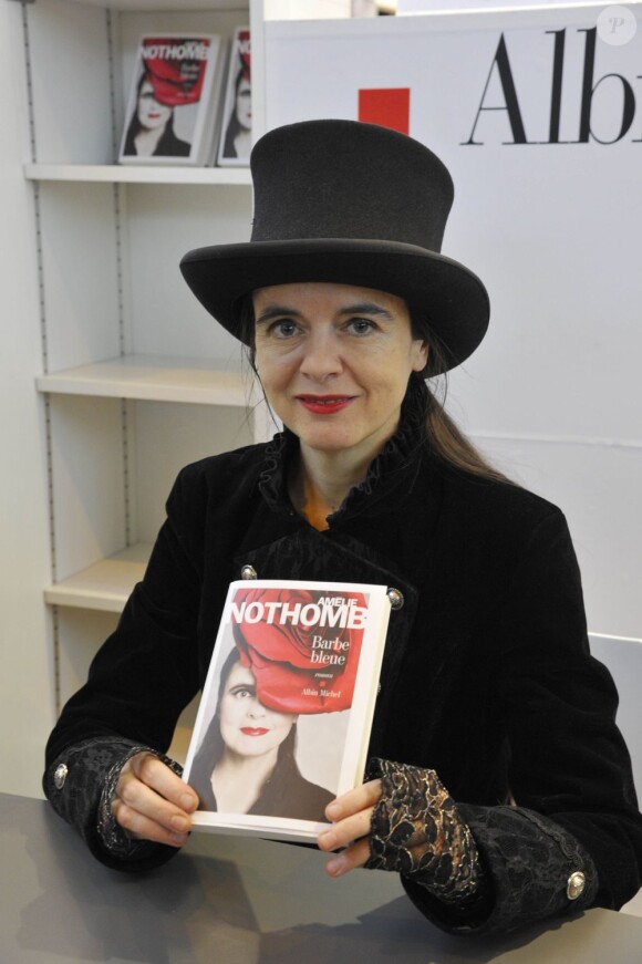 Amélie Nothomb à la 33e édition du Salon du Livre, porte de Versailles à Paris, le 22 mars 2013.