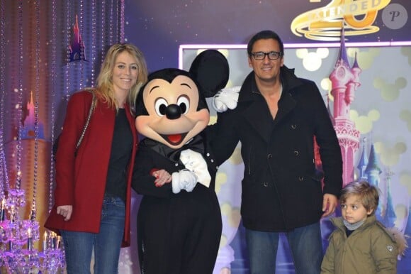 Dany Brillant en famille lors de la prolongation des 20 ans de Disneyland Paris, le samedi 23 mars 2013.