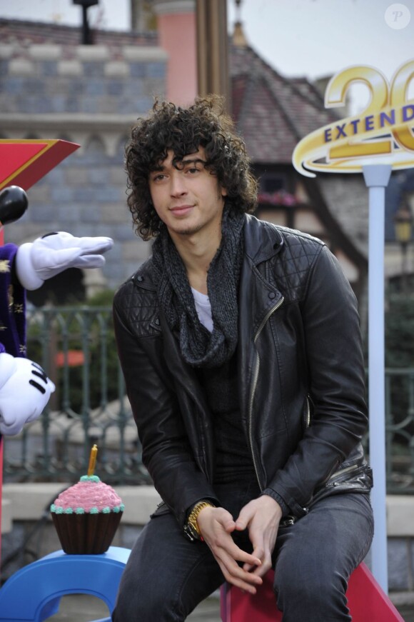 Julian Perretta lors de la prolongation des 20 ans de Disneyland Paris, le samedi 23 mars 2013.