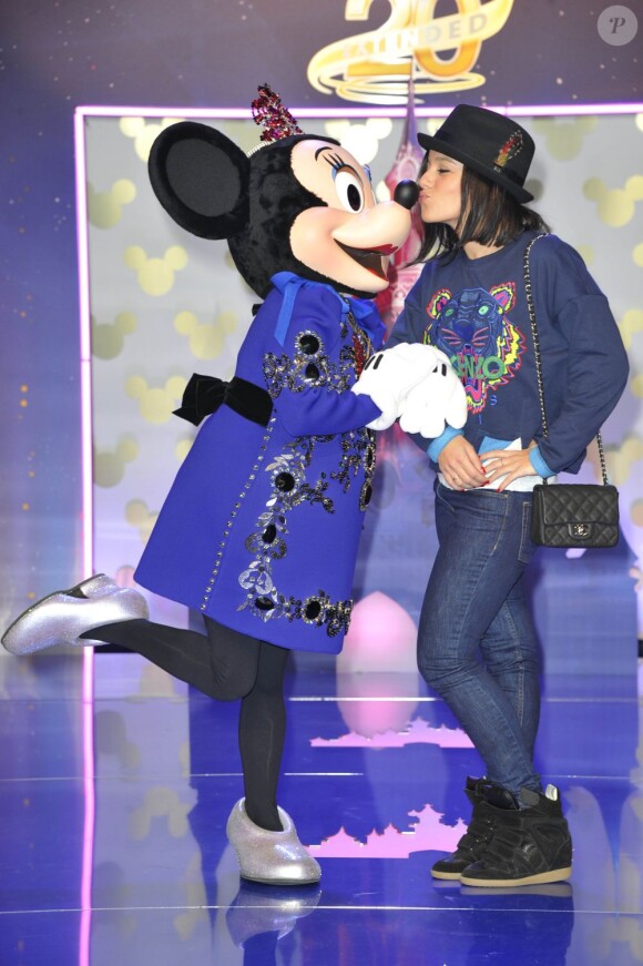 Minnie et la délicieuse Alizée lors de la prolongation des 20 ans de Disneyland Paris, le samedi 23 mars 2013.