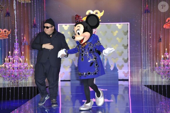 Minnie en robe Lanvin, relookée par Alber Elbaz pour célébrer la prolongation du 20e anniversaire de Disneyland Paris, le 23 mars 2013.
