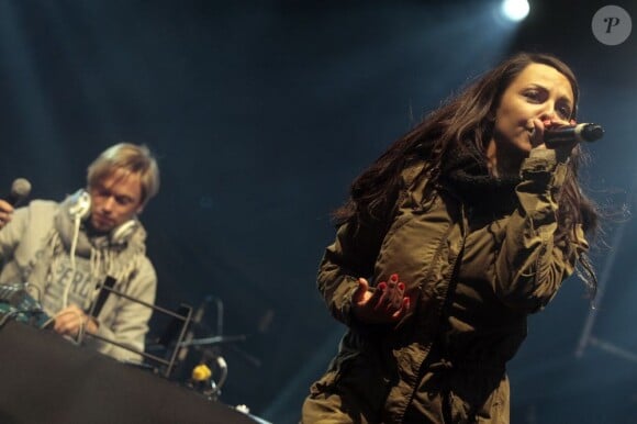 La chanteuse Chris en live lors du NRJ Music Tour. A Lille, le 23 mars 2013.